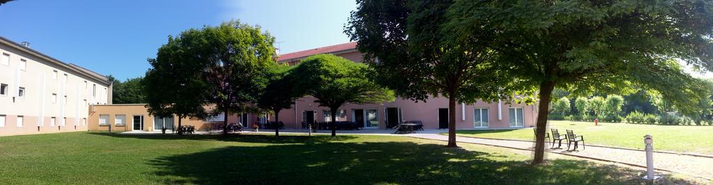 Hôtel Vallée Bleue Montalieu-Vercieu Exterior foto